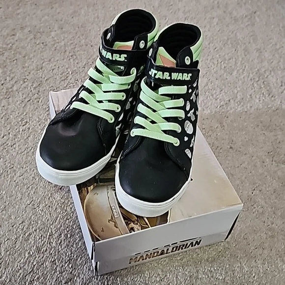 Star Wars Baby Yoda Sneakers - Picture 1 of 6